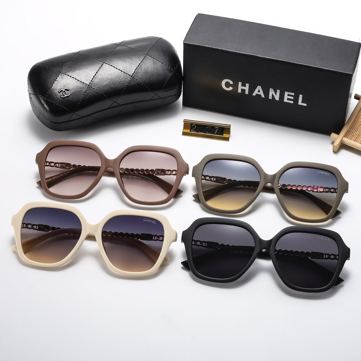 4 Colors Stylish Oversized Chain-Frame Sunglasses — 2227
