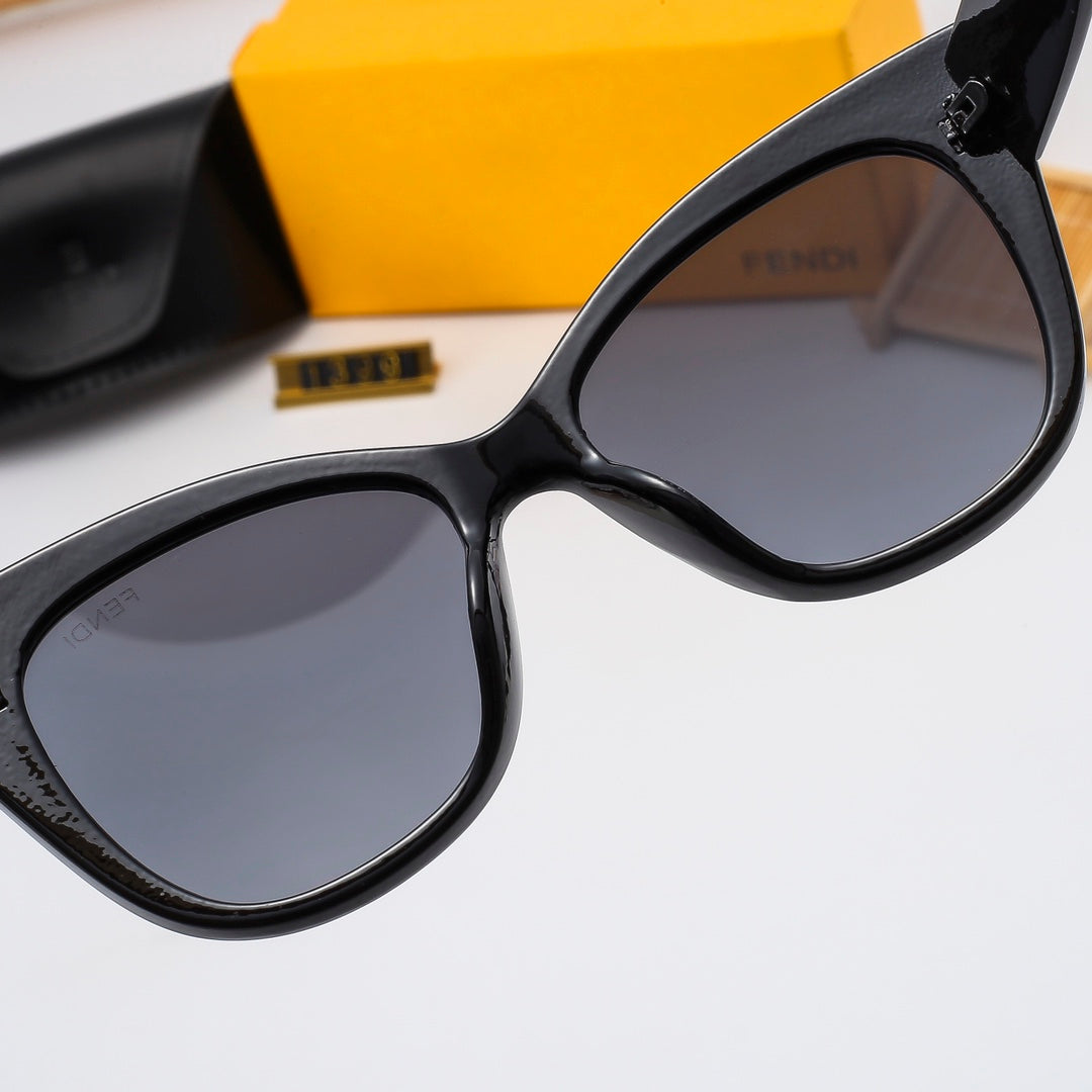 4 Colors Stylish Solid Color Sunglasses  — 1399