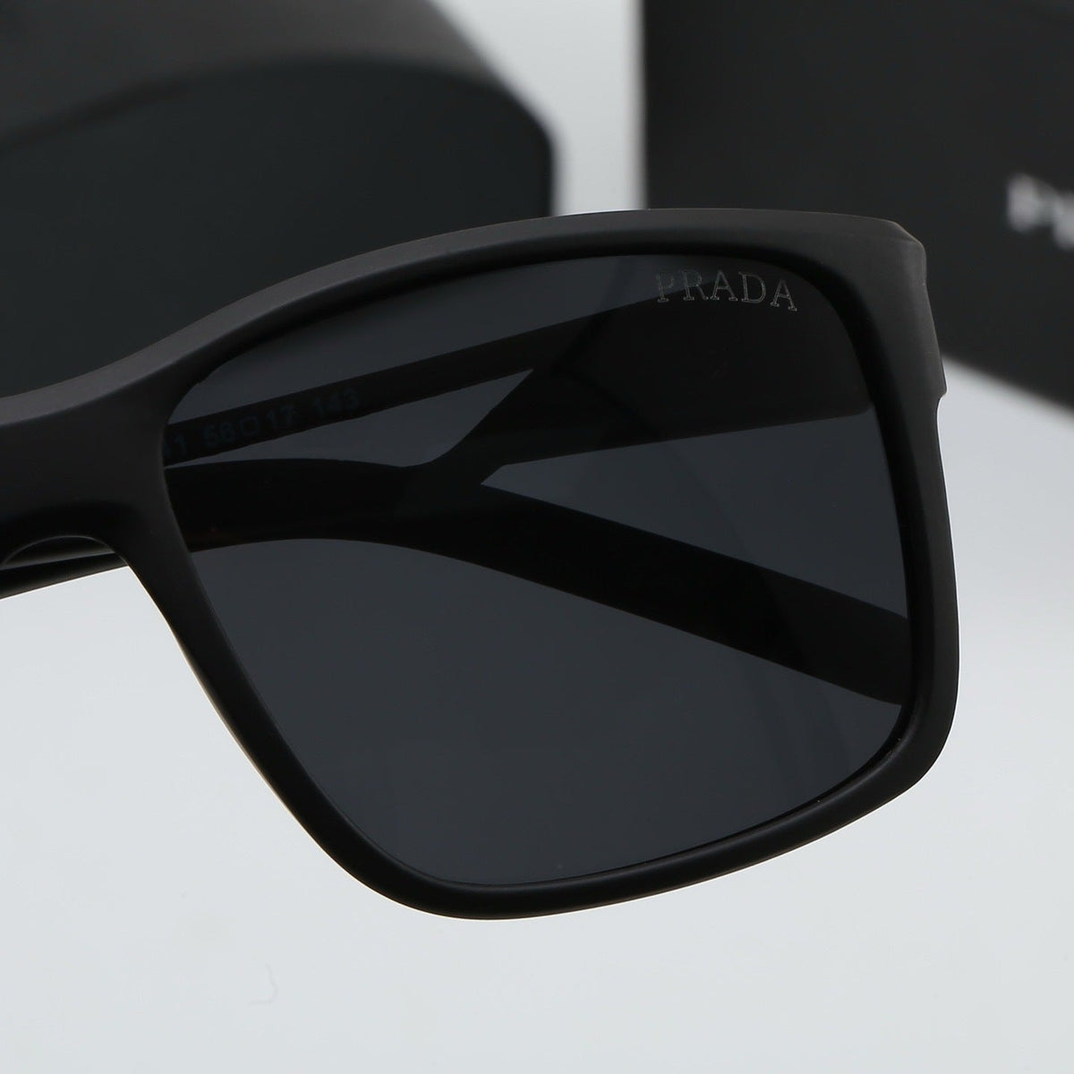 4 Colors Fashion Sunglasses—4072
