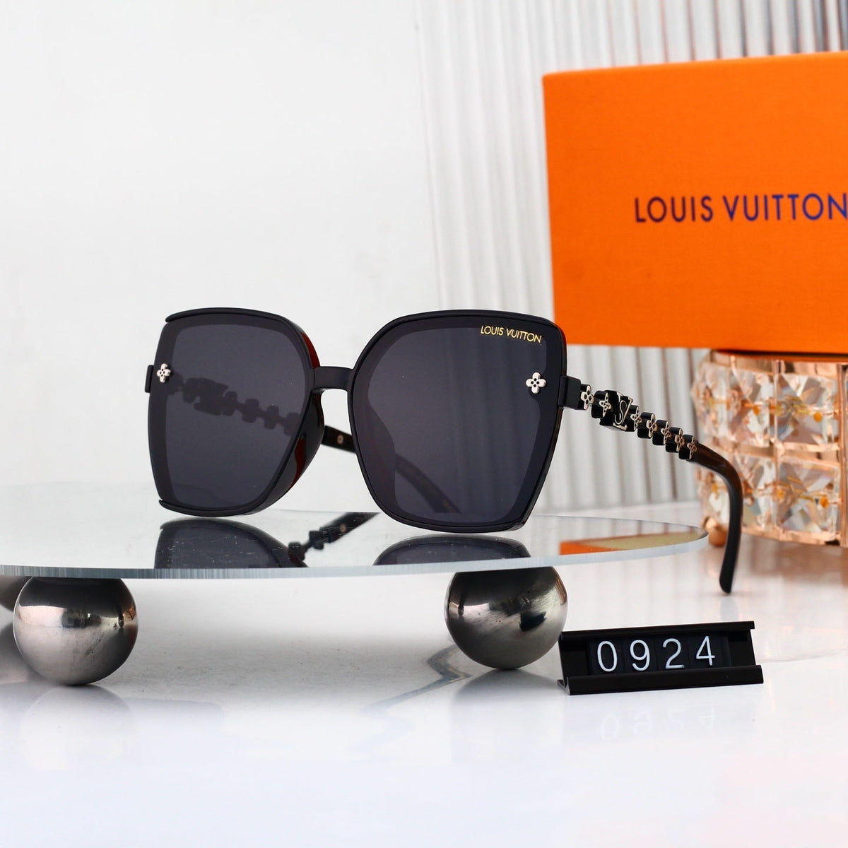 4 Colors Fashion Sunglasses—0924