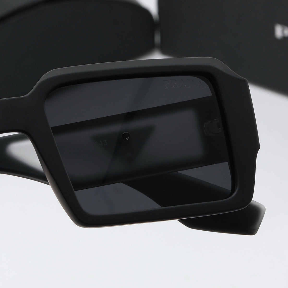 4 Colors Fashion Sunglasses—4229