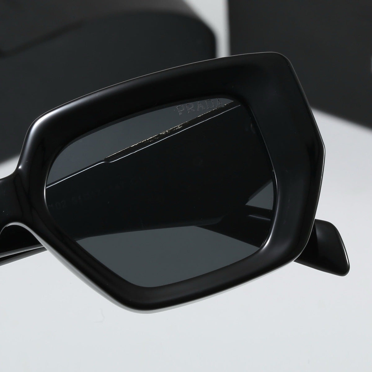 4 Colors Fashion Sunglasses—4082