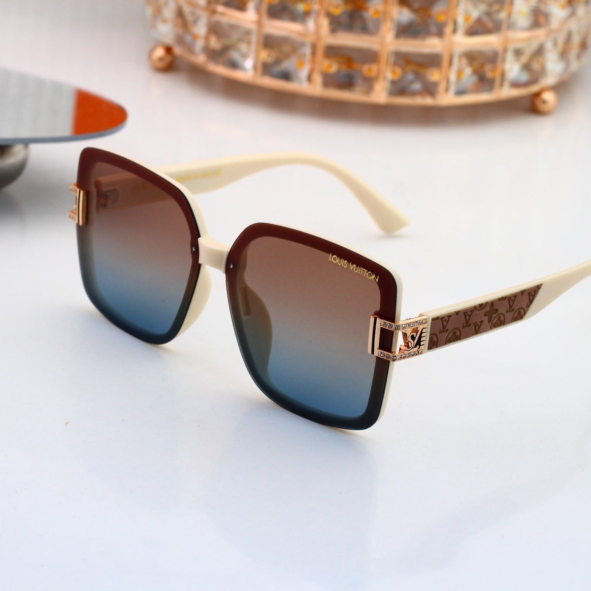 4 Colors Fashion Sunglasses—0918