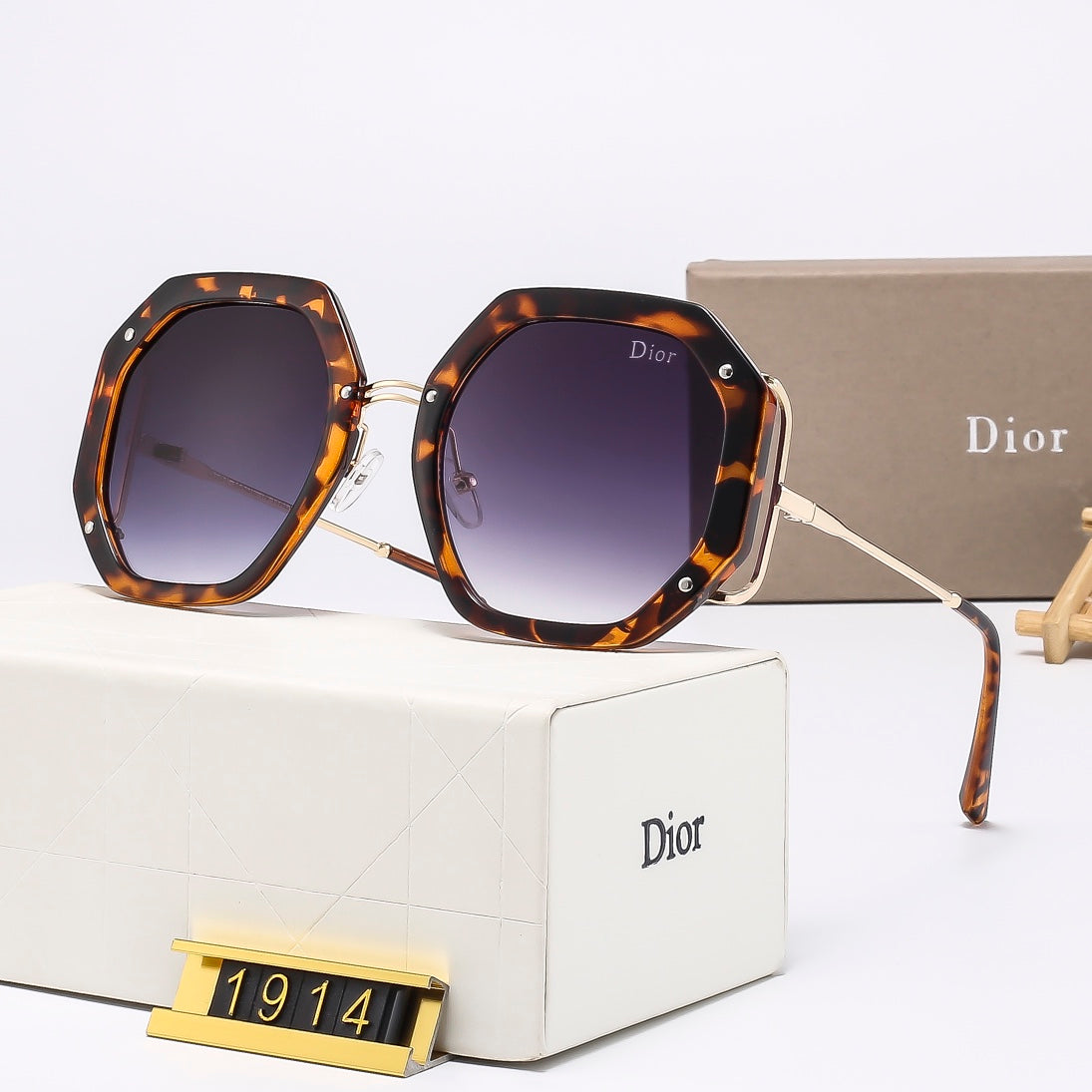 5 Colors  Stylish Square Sunglasses — 1914