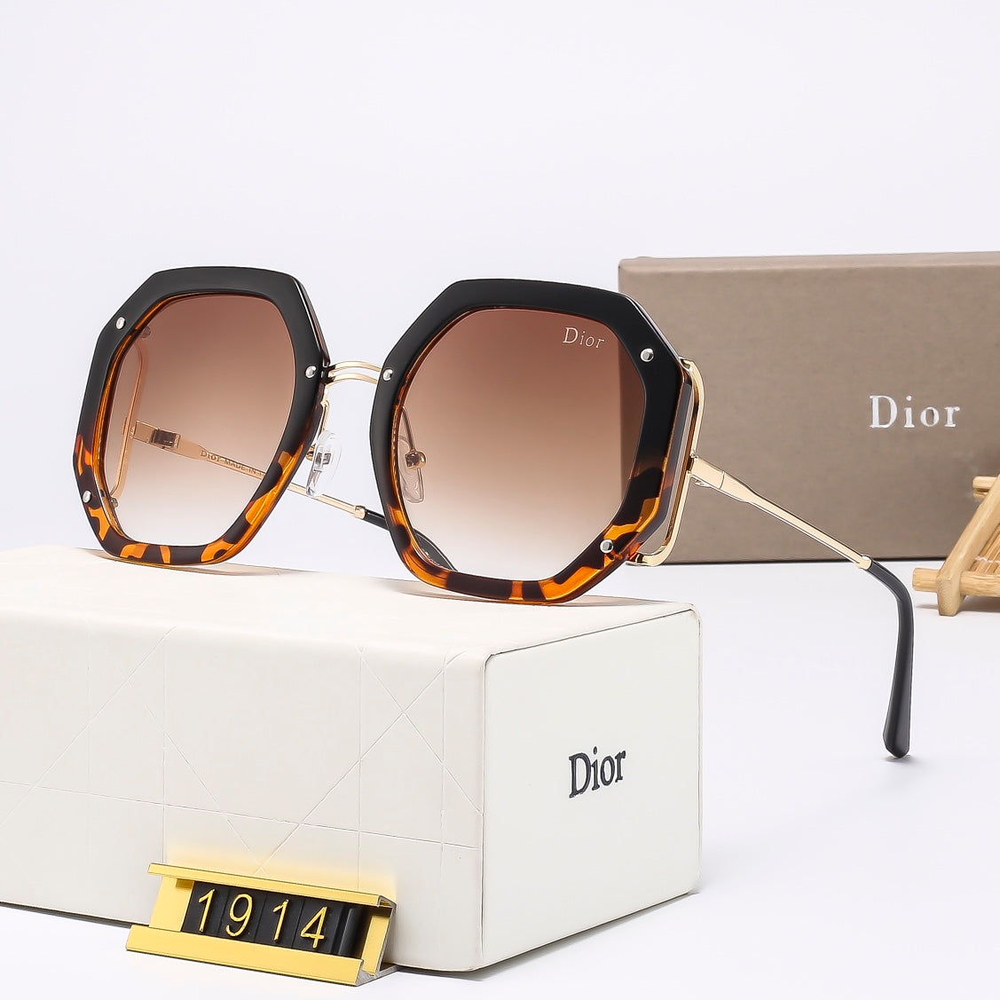 5 Colors  Stylish Square Sunglasses — 1914