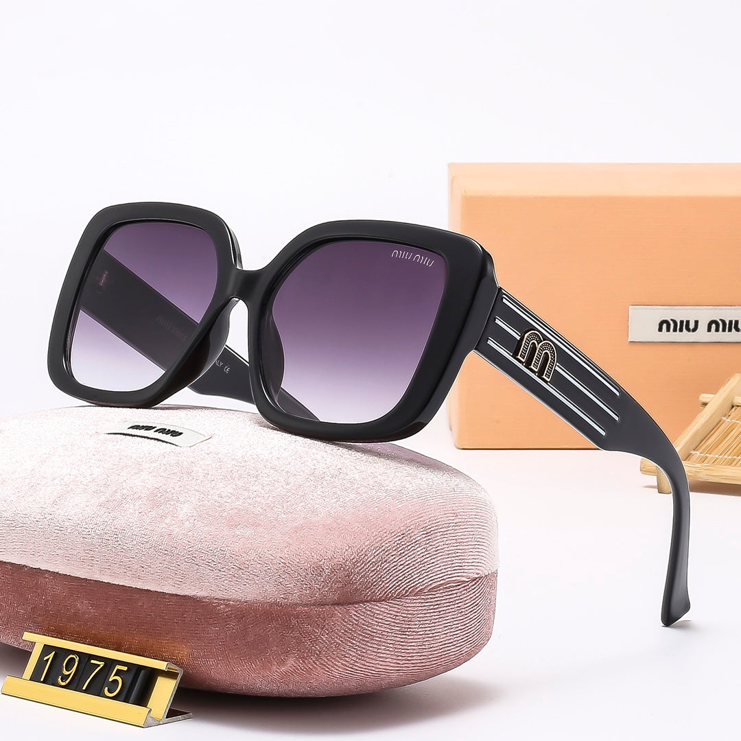 6 Colors Stylish Square Solid Color Sunglasses — 1975