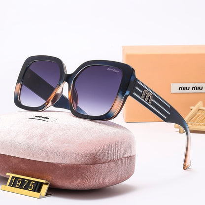 6 Colors Stylish Square Solid Color Sunglasses — 1975