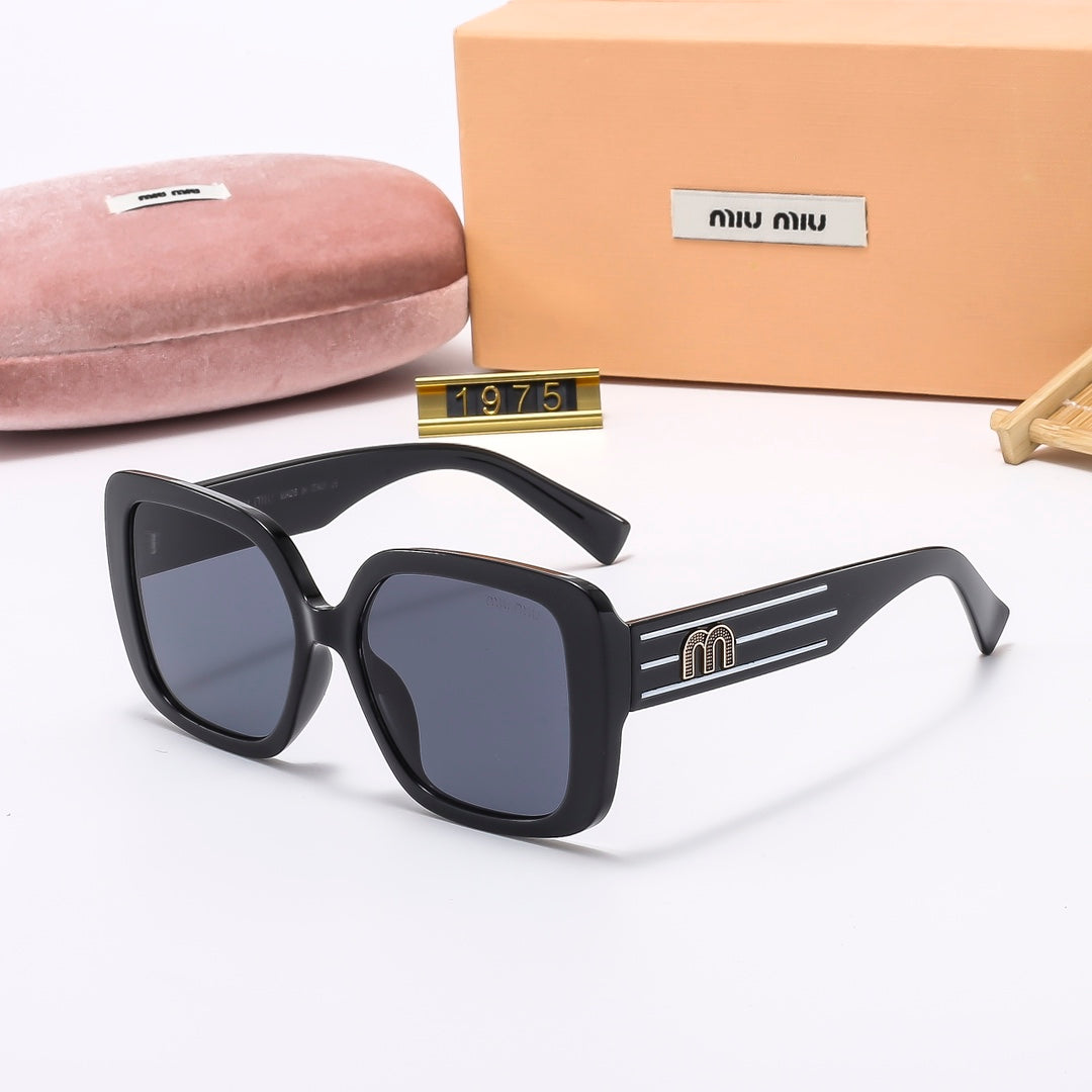6 Colors Stylish Square Solid Color Sunglasses — 1975