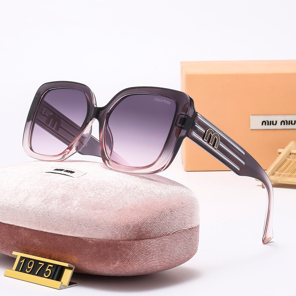6 Colors Stylish Square Solid Color Sunglasses — 1975