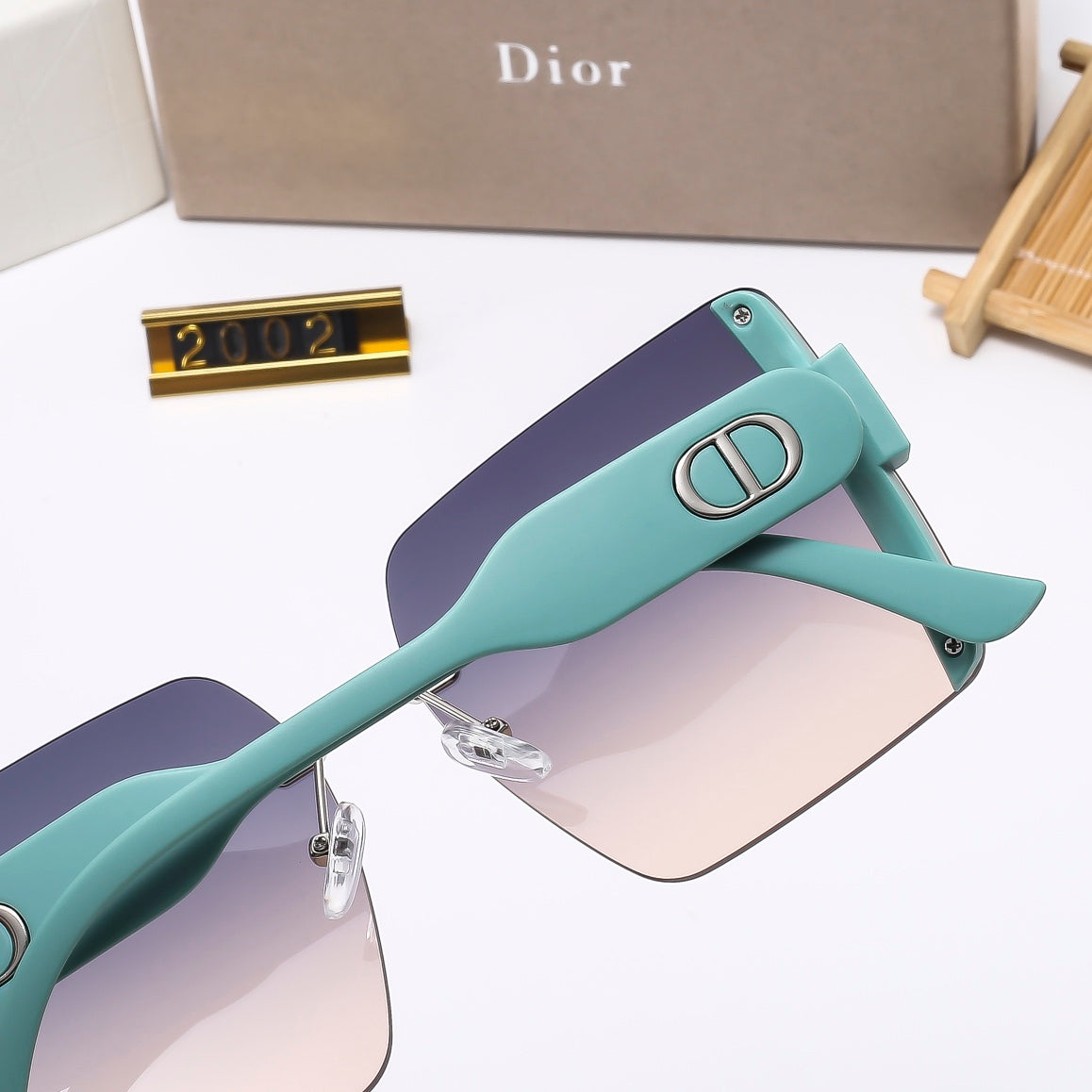 4 Colors Stylish Square Frameless Sunglasses  — 2002