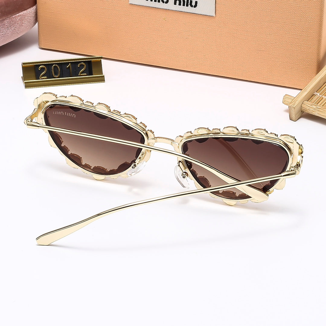 6-Color Stylish Diamond-Inlaid Frame Sunglasses—2011