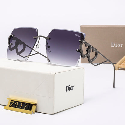 4 Colors Stylish Square Heart-Decorated Sunglasses  — 2017