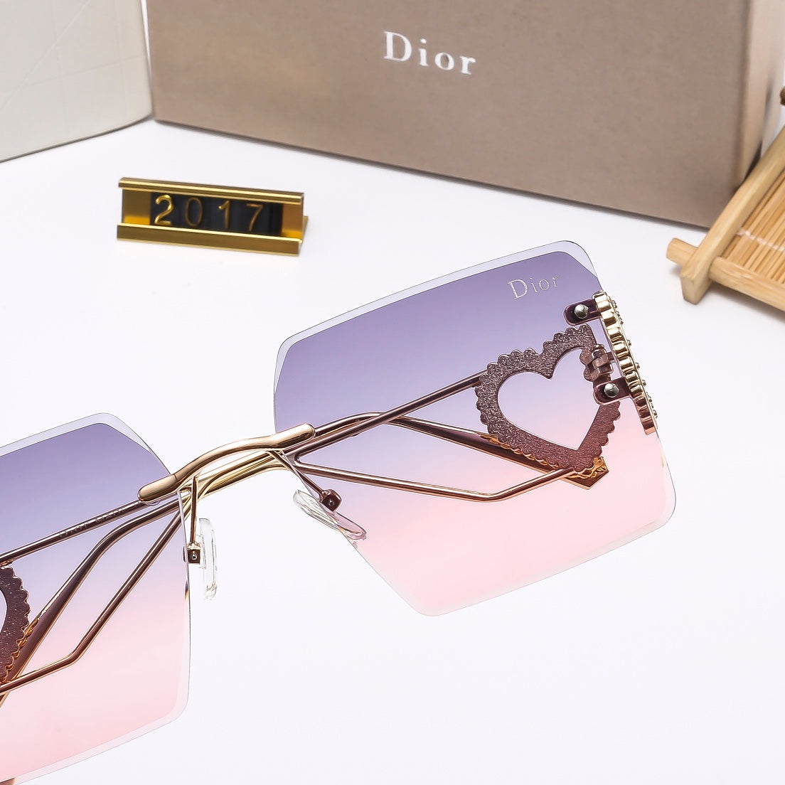 4 Colors Stylish Square Heart-Decorated Sunglasses  — 2017
