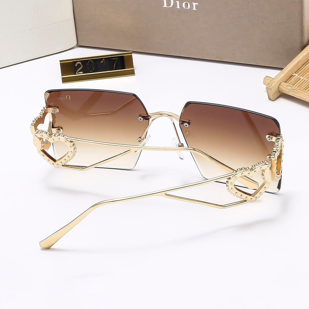 4 Colors Stylish Square Heart-Decorated Sunglasses  — 2017