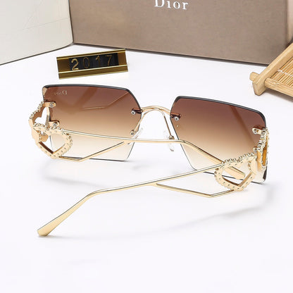 4 Colors Stylish Square Heart-Decorated Sunglasses  — 2017