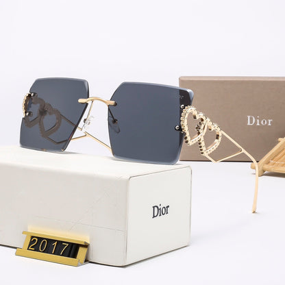 4 Colors Stylish Square Heart-Decorated Sunglasses  — 2017