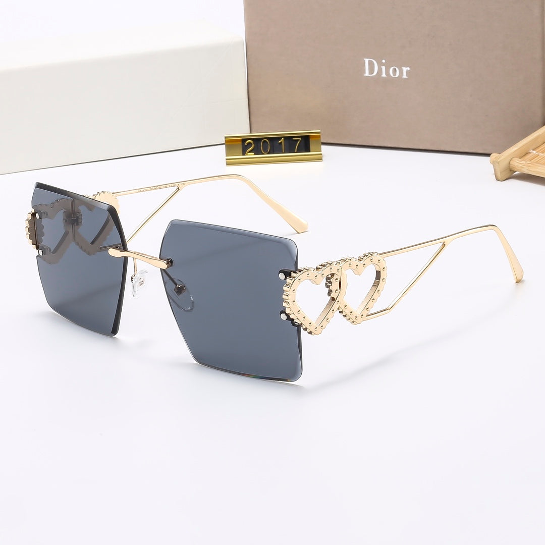 4 Colors Stylish Square Heart-Decorated Sunglasses  — 2017
