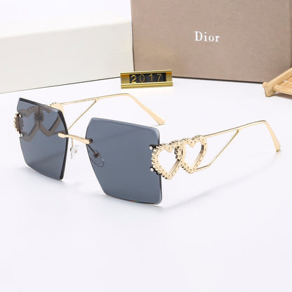 4 Colors Stylish Square Heart-Decorated Sunglasses  — 2017