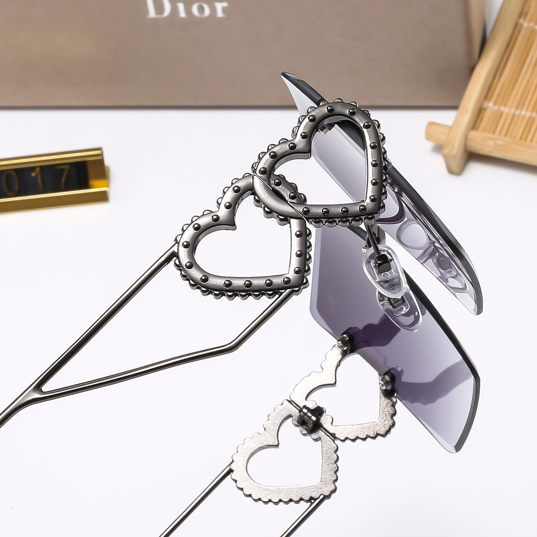 4 Colors Stylish Square Heart-Decorated Sunglasses  — 2017