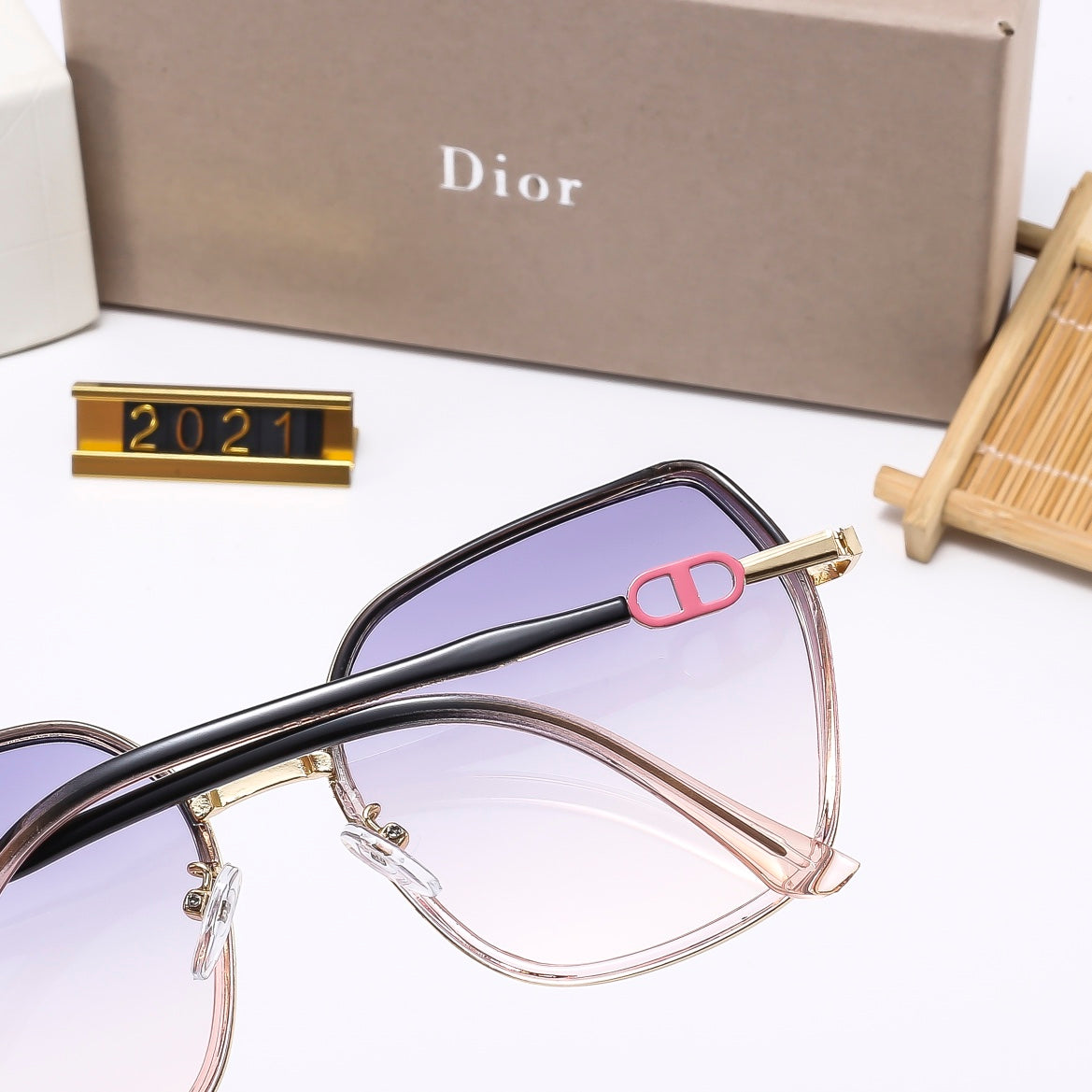 4 ColorsStylish Square-Frame Sunglasses  — 2021