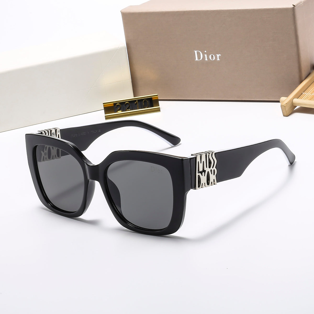 6 Colors Stylish Square-Frame Sunglasses — 2210