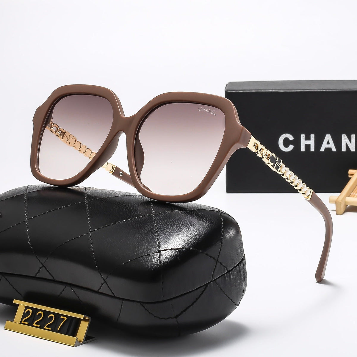 4 Colors Stylish Oversized Chain-Frame Sunglasses  — 2227