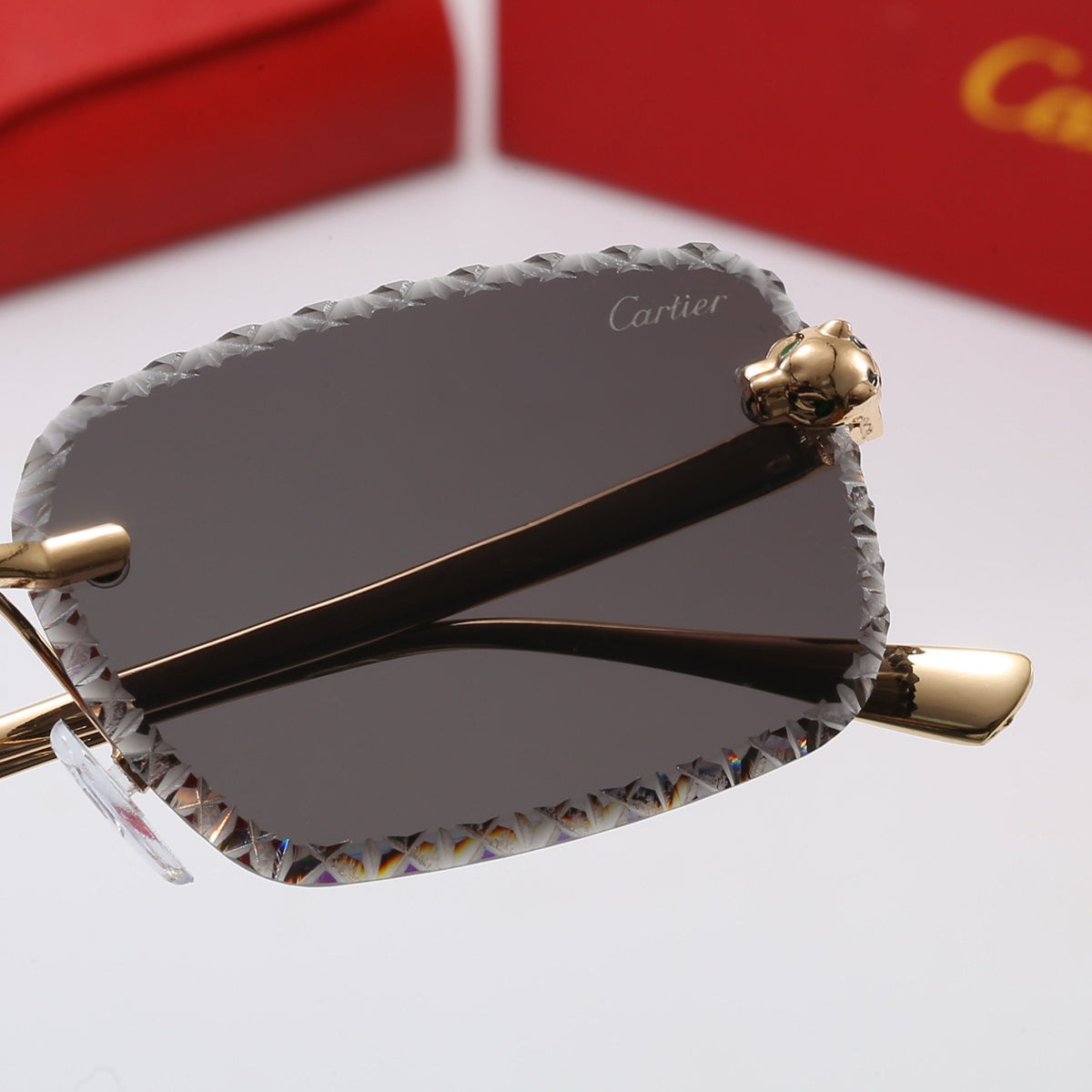 Exquisite Cartier sunglasses featuring a five-color panther-motif frame. 4377