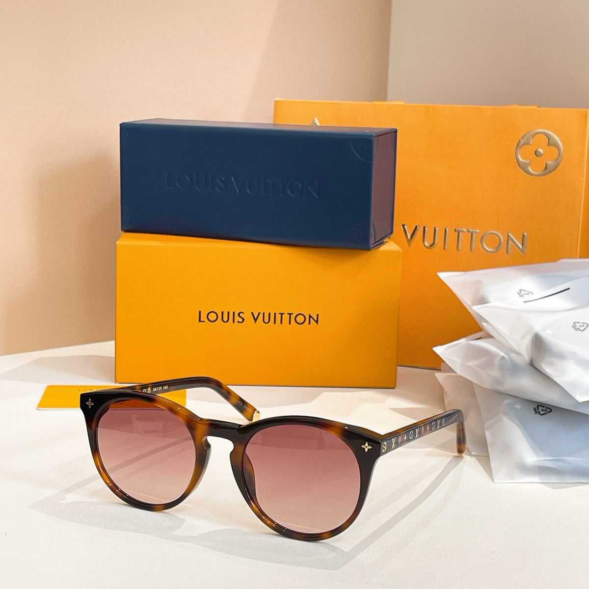 High-quality 4-color stylish round sunglasses