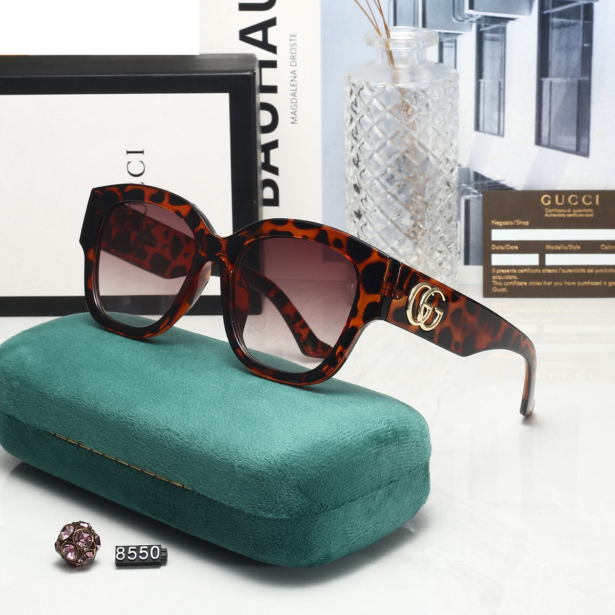 4 Colors Fashion Sunglasses 8550