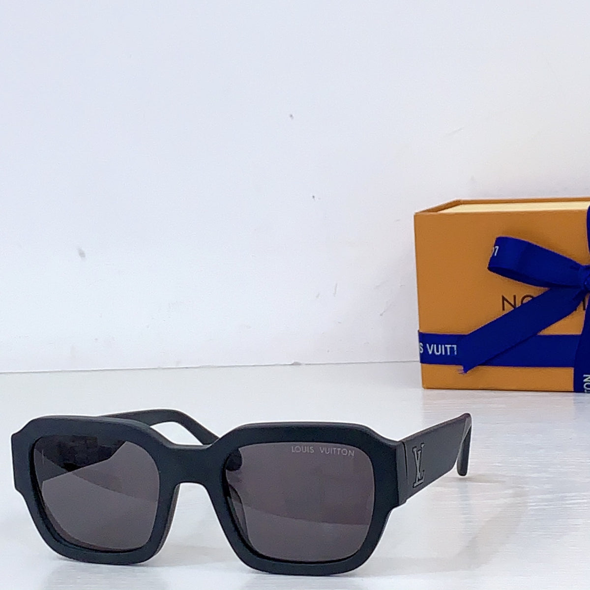 High-quality 8-color stylish square sunglasses