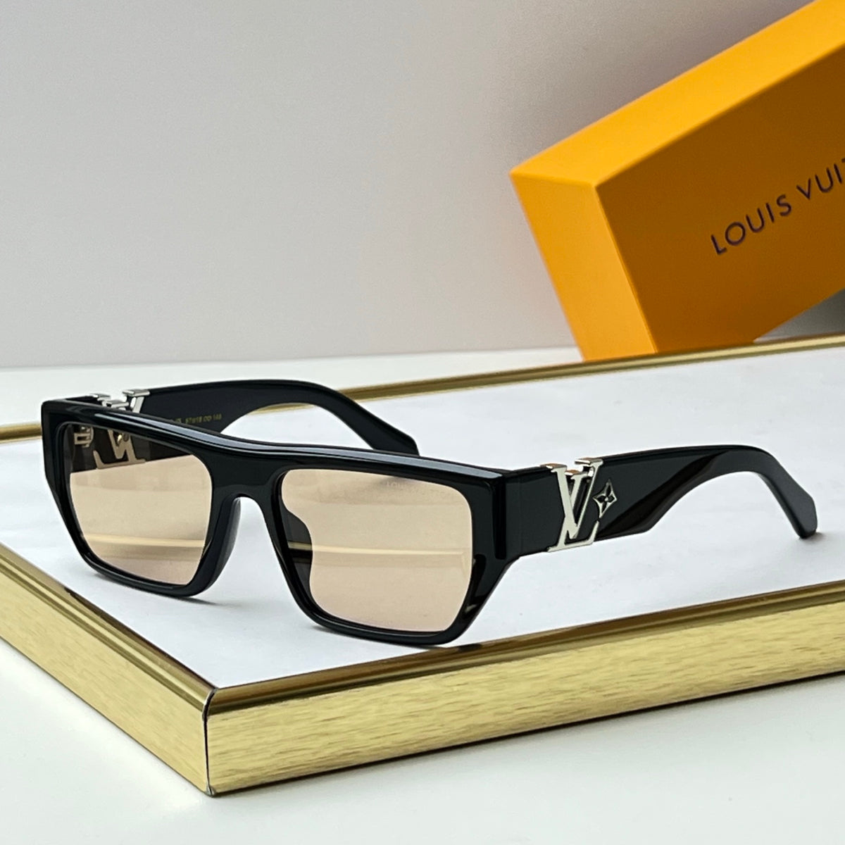 High-quality 8-color stylish square sunglasses